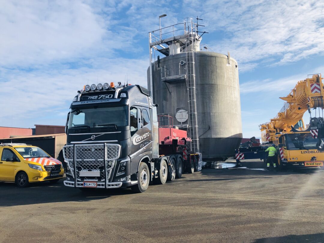 suurien rakennuselementtien siirto ja kuljetus, raskas elementtisiirto erikoiskalustolla, raskaan elementin työmaatoimitus