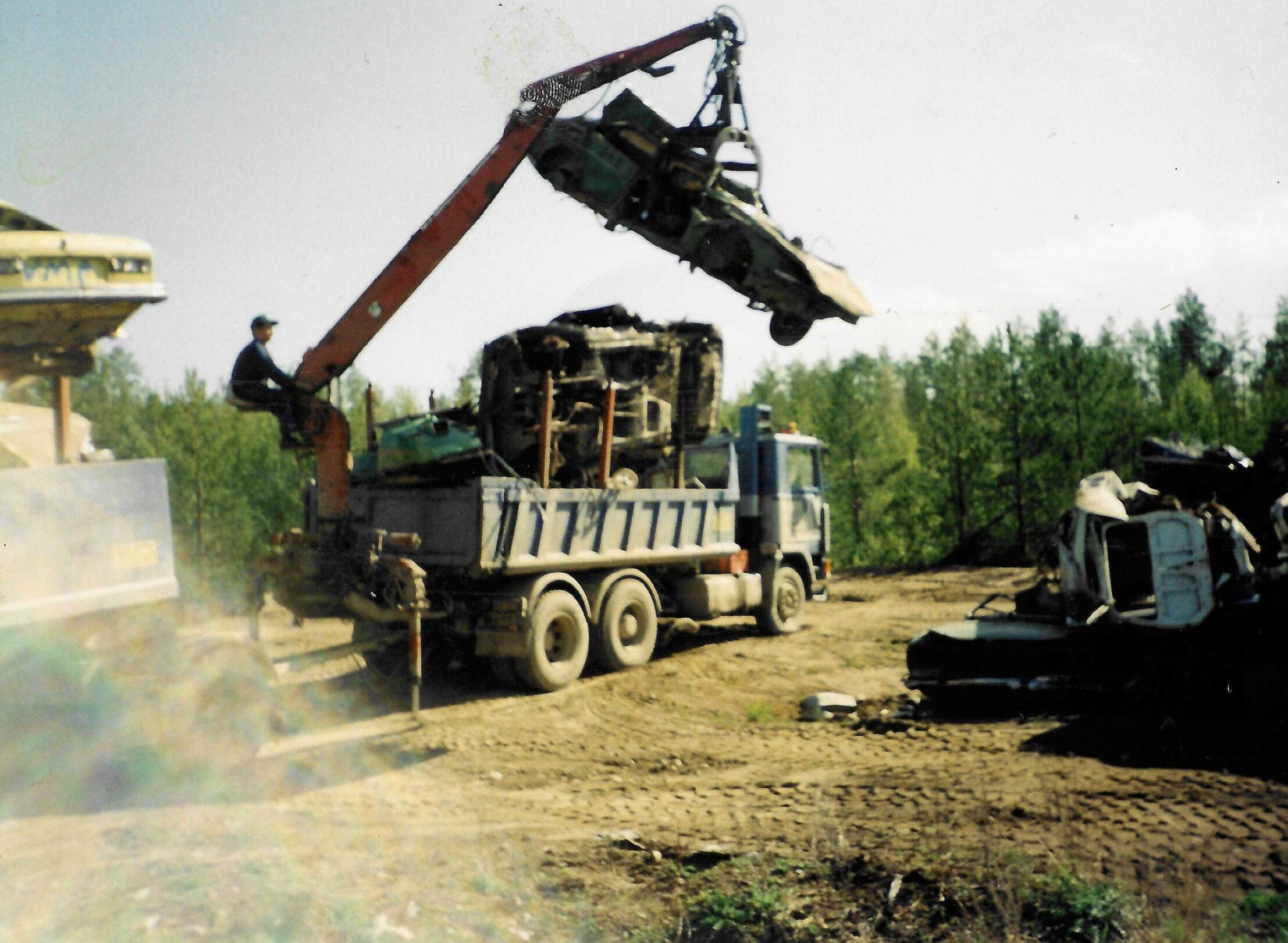 Kuljetus Koivisto on perheyritys joka on toiminut pitkäaikaisesti yhteistyössä monien tekijöiden kanssa. Luotettavuus ja sitoutuminen on perheyrityksen vahvuus.