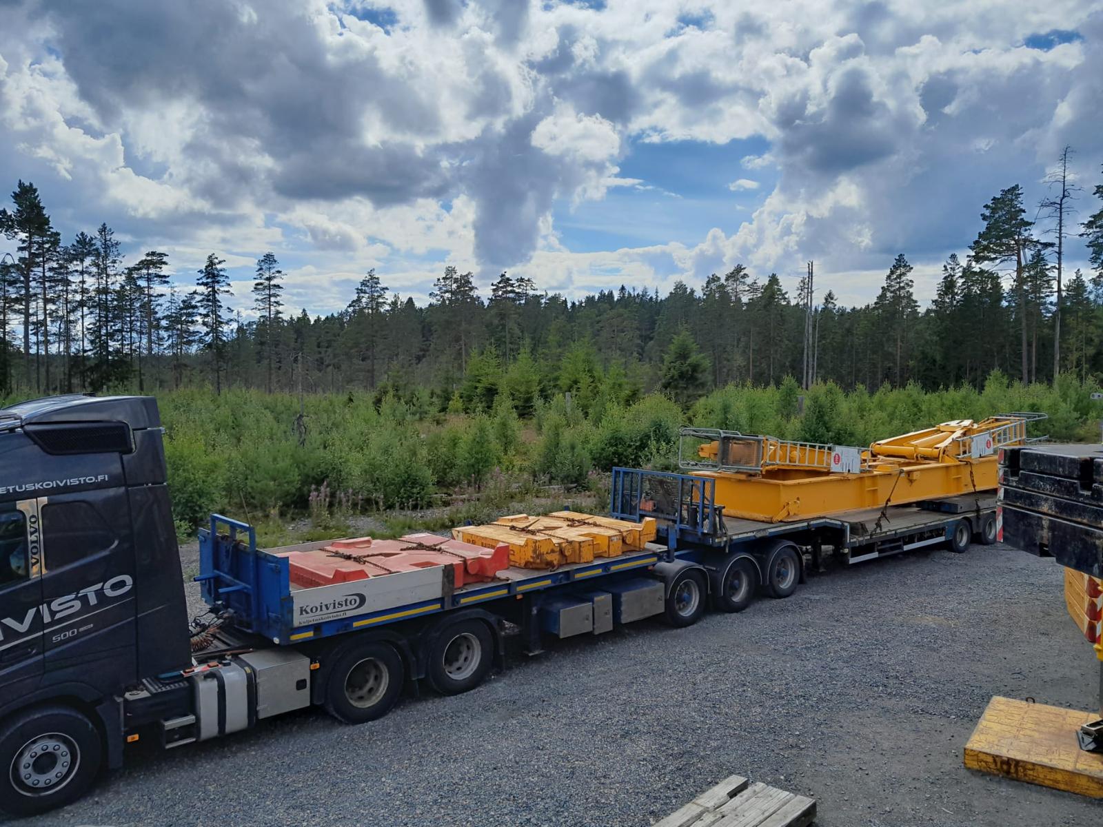 Rahtikuljetus Kuivistosta koko Pohjoismaihin – logistiikka- ja kuljetuspalvelut rekka-autolla